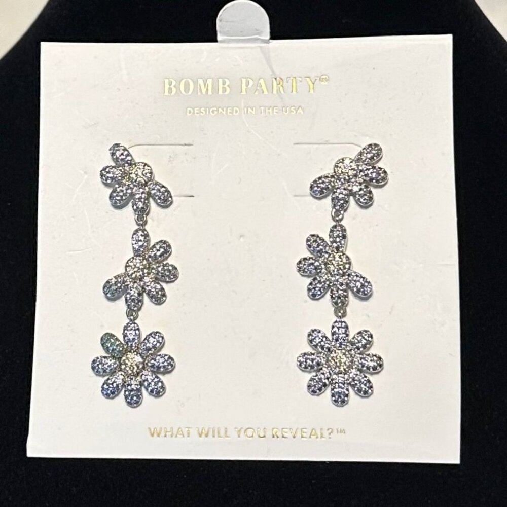 Bomb Party Dripping Daisies Black Yellow Crystal Pierced Earrings Original Card